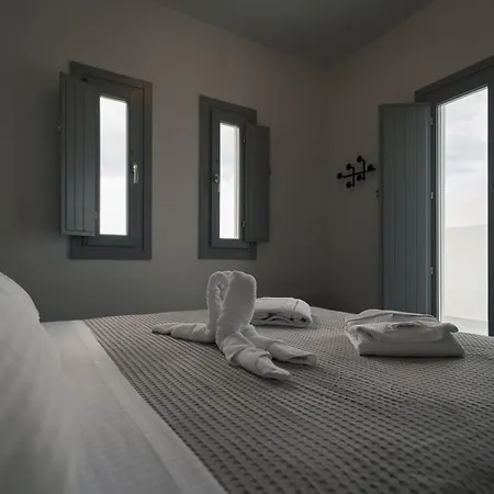 Uranides Luxury Karterados (Santorini)
