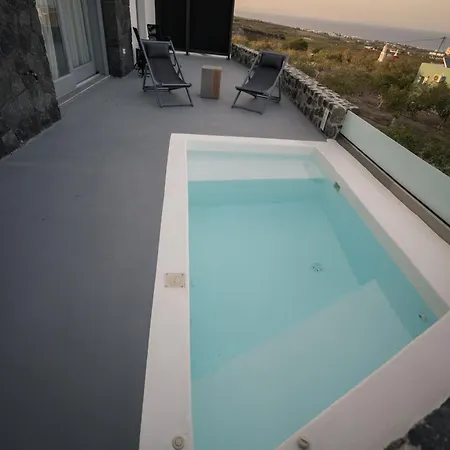 Uranides Luxury Karterados (Santorini)