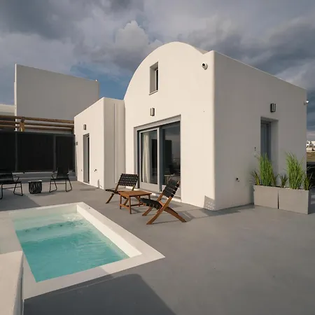 Uranides Luxury شقة
