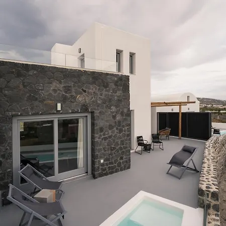 Uranides Luxury شقة