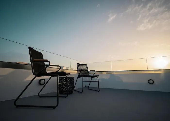 Uranides Luxury Karterados (Santorini)