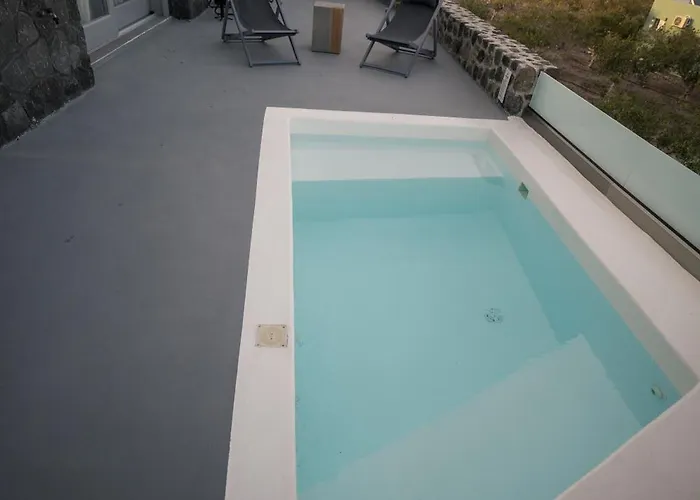 Uranides Luxury Karterados (Santorini)